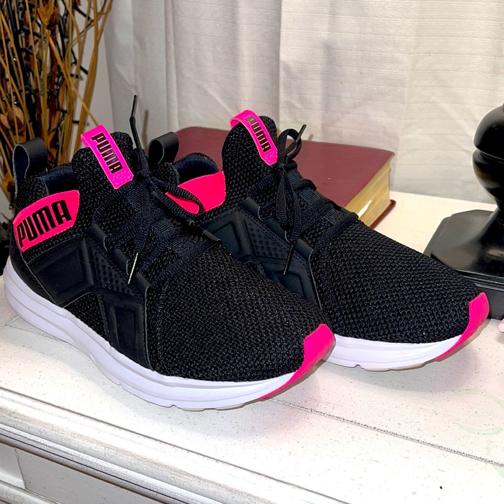 PUMA black and hot pink tennis shoes!! NWT
